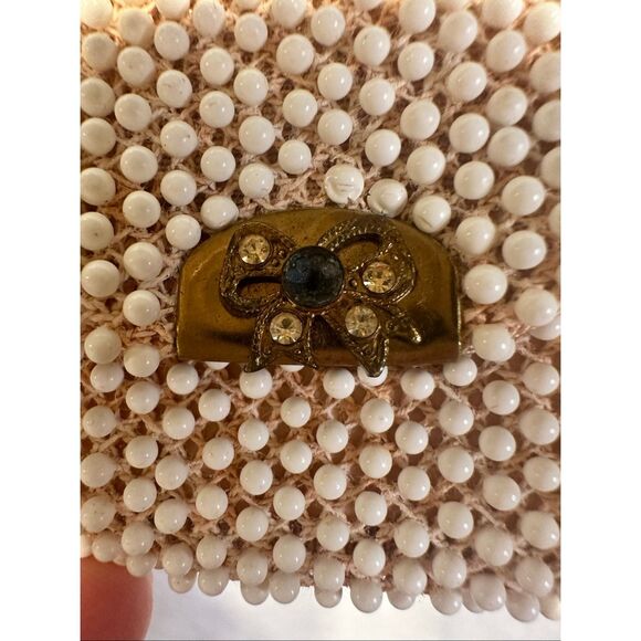 Vintage Lumured Petite Beaded White Cosmetic/Change Purse with Box Closure - Picture 3 of 6